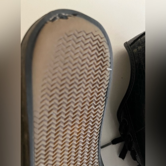 Lacoste - Black converse - Picture 8 of 9